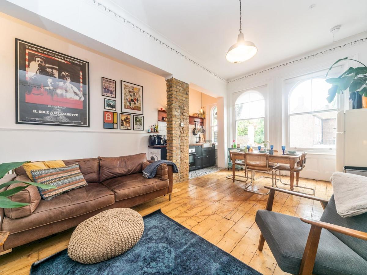 Pass The Keys Rustic And Quirky Flat In Charming Charlton Village 런던 외부 사진