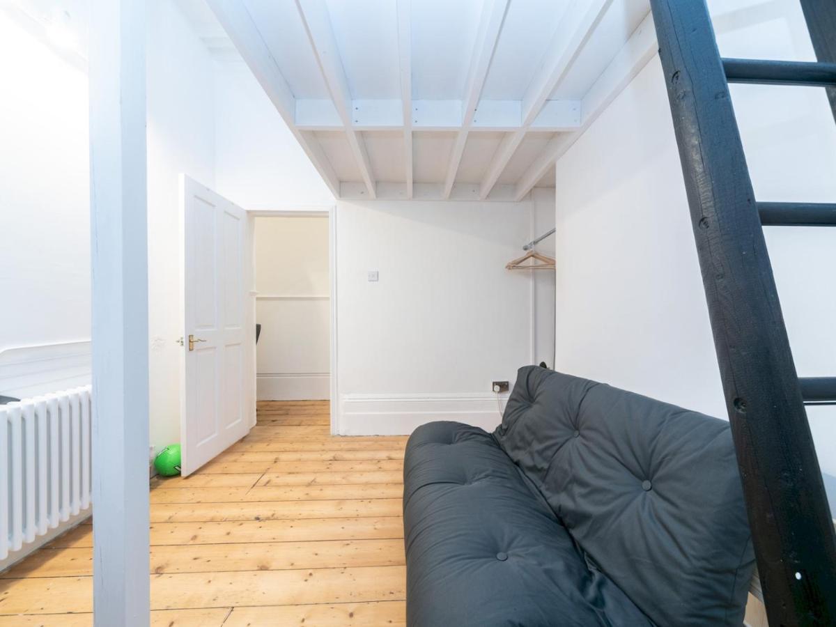 Pass The Keys Rustic And Quirky Flat In Charming Charlton Village 런던 외부 사진