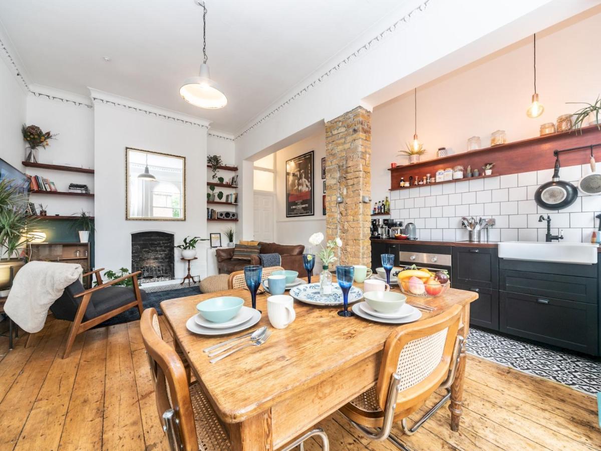 Pass The Keys Rustic And Quirky Flat In Charming Charlton Village 런던 외부 사진