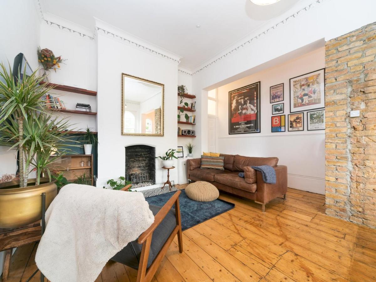 Pass The Keys Rustic And Quirky Flat In Charming Charlton Village 런던 외부 사진