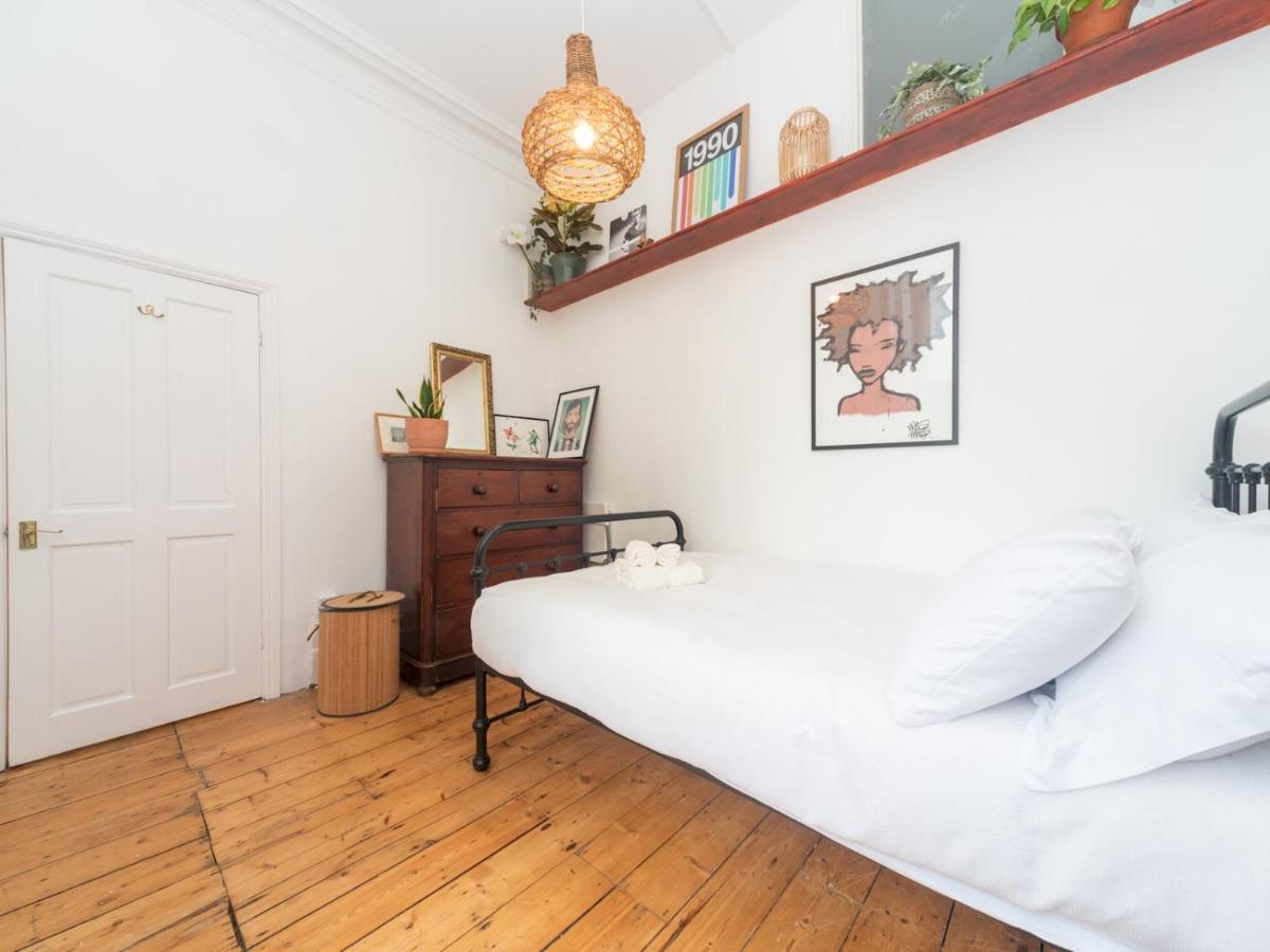 Pass The Keys Rustic And Quirky Flat In Charming Charlton Village 런던 외부 사진