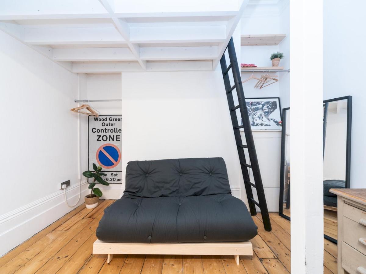Pass The Keys Rustic And Quirky Flat In Charming Charlton Village 런던 외부 사진