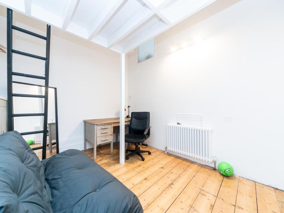 Pass The Keys Rustic And Quirky Flat In Charming Charlton Village 런던 외부 사진