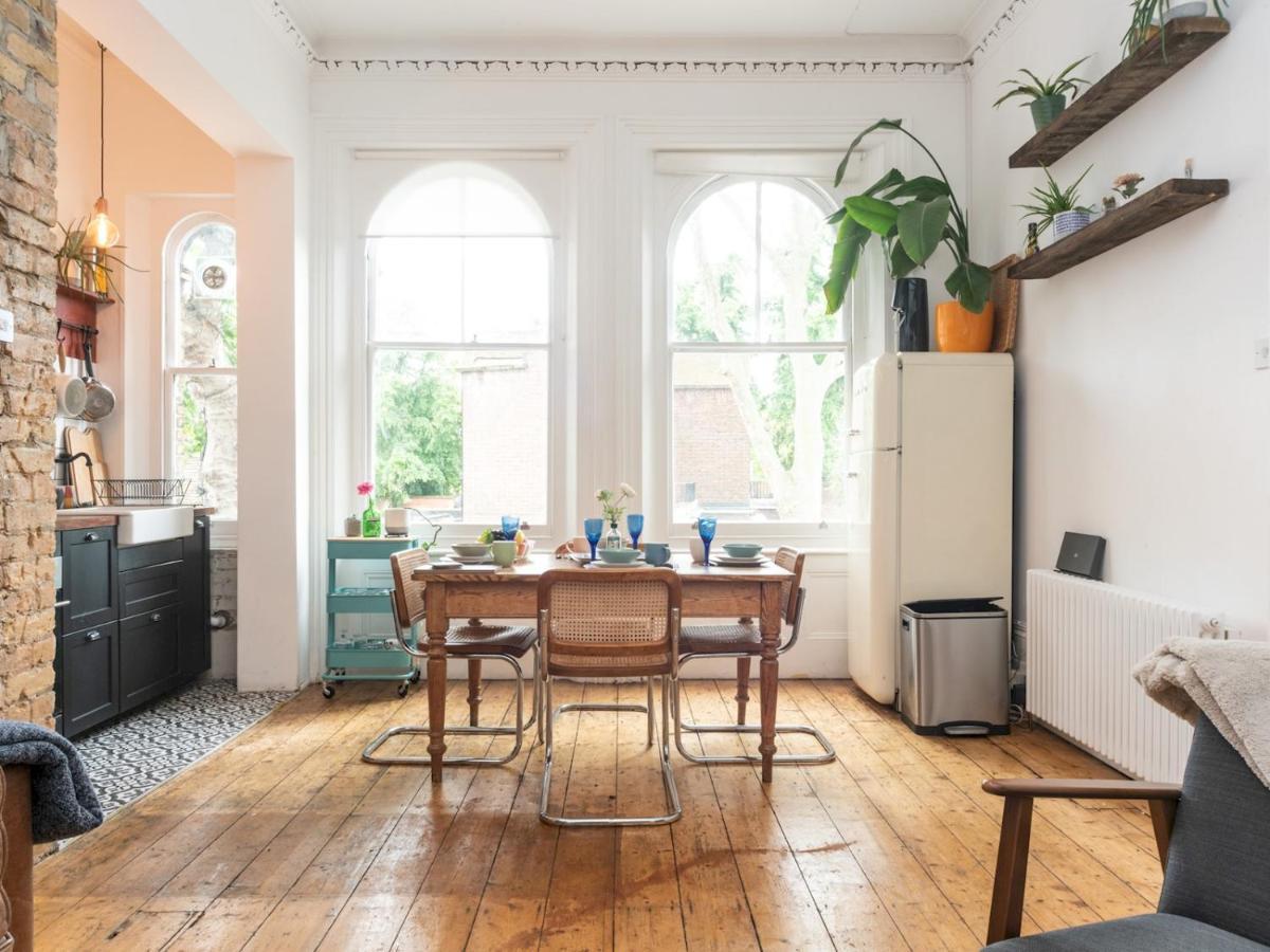 Pass The Keys Rustic And Quirky Flat In Charming Charlton Village 런던 외부 사진
