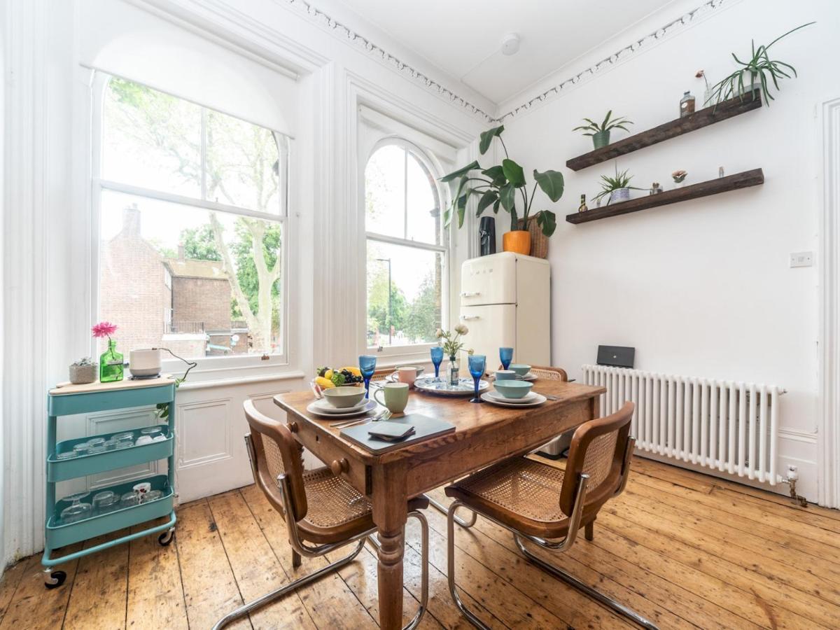 Pass The Keys Rustic And Quirky Flat In Charming Charlton Village 런던 외부 사진