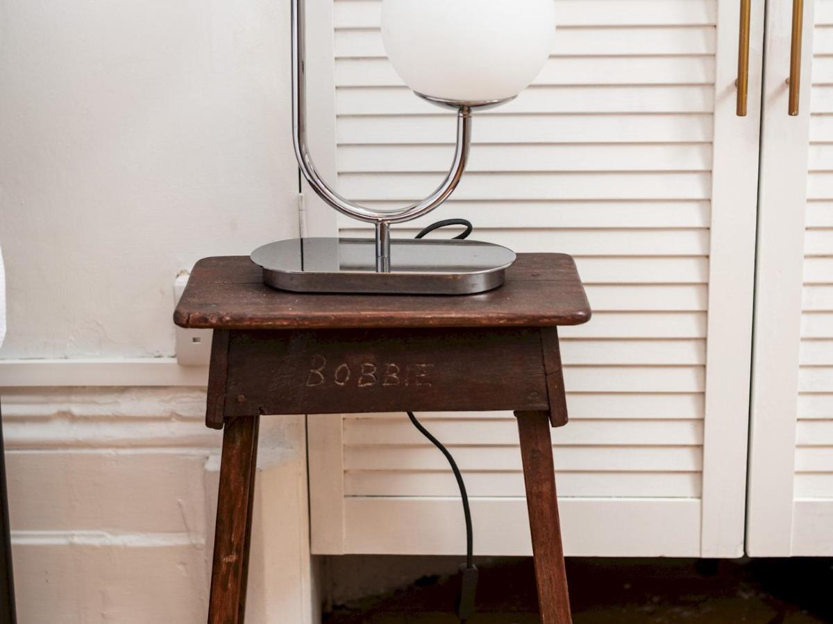 Pass The Keys Rustic And Quirky Flat In Charming Charlton Village 런던 외부 사진