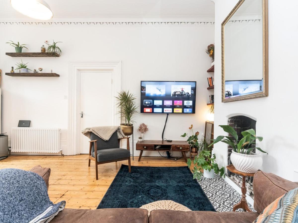 Pass The Keys Rustic And Quirky Flat In Charming Charlton Village 런던 외부 사진