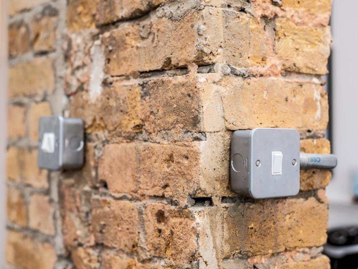Pass The Keys Rustic And Quirky Flat In Charming Charlton Village 런던 외부 사진
