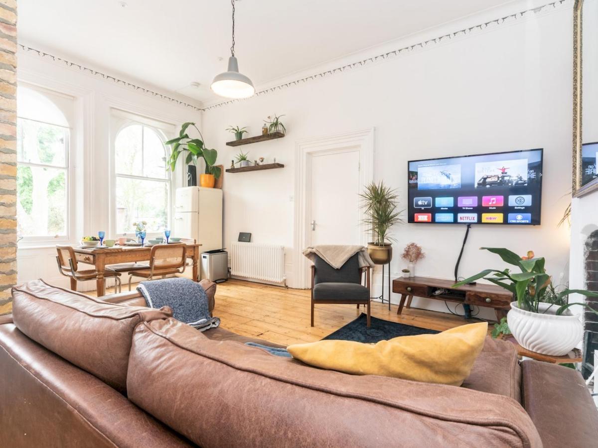 Pass The Keys Rustic And Quirky Flat In Charming Charlton Village 런던 외부 사진