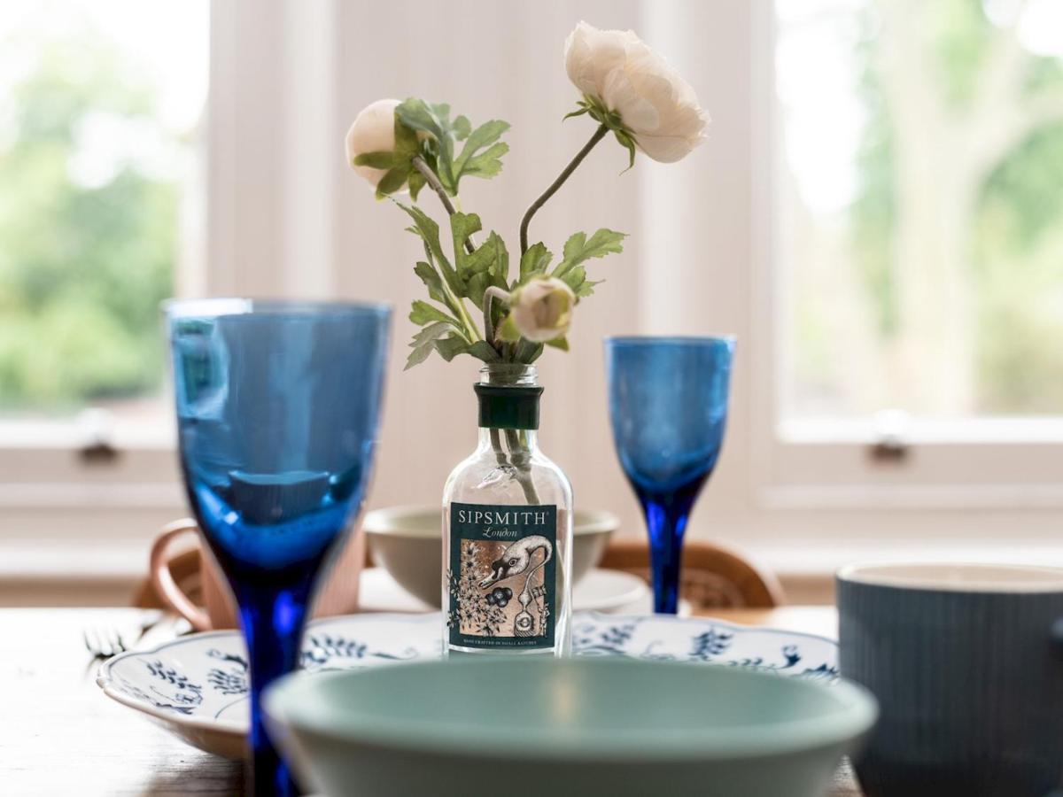 Pass The Keys Rustic And Quirky Flat In Charming Charlton Village 런던 외부 사진