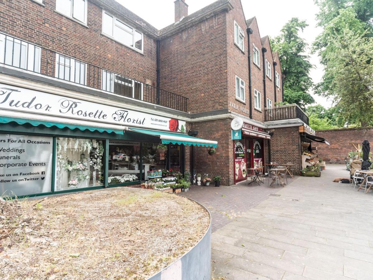 Pass The Keys Rustic And Quirky Flat In Charming Charlton Village 런던 외부 사진