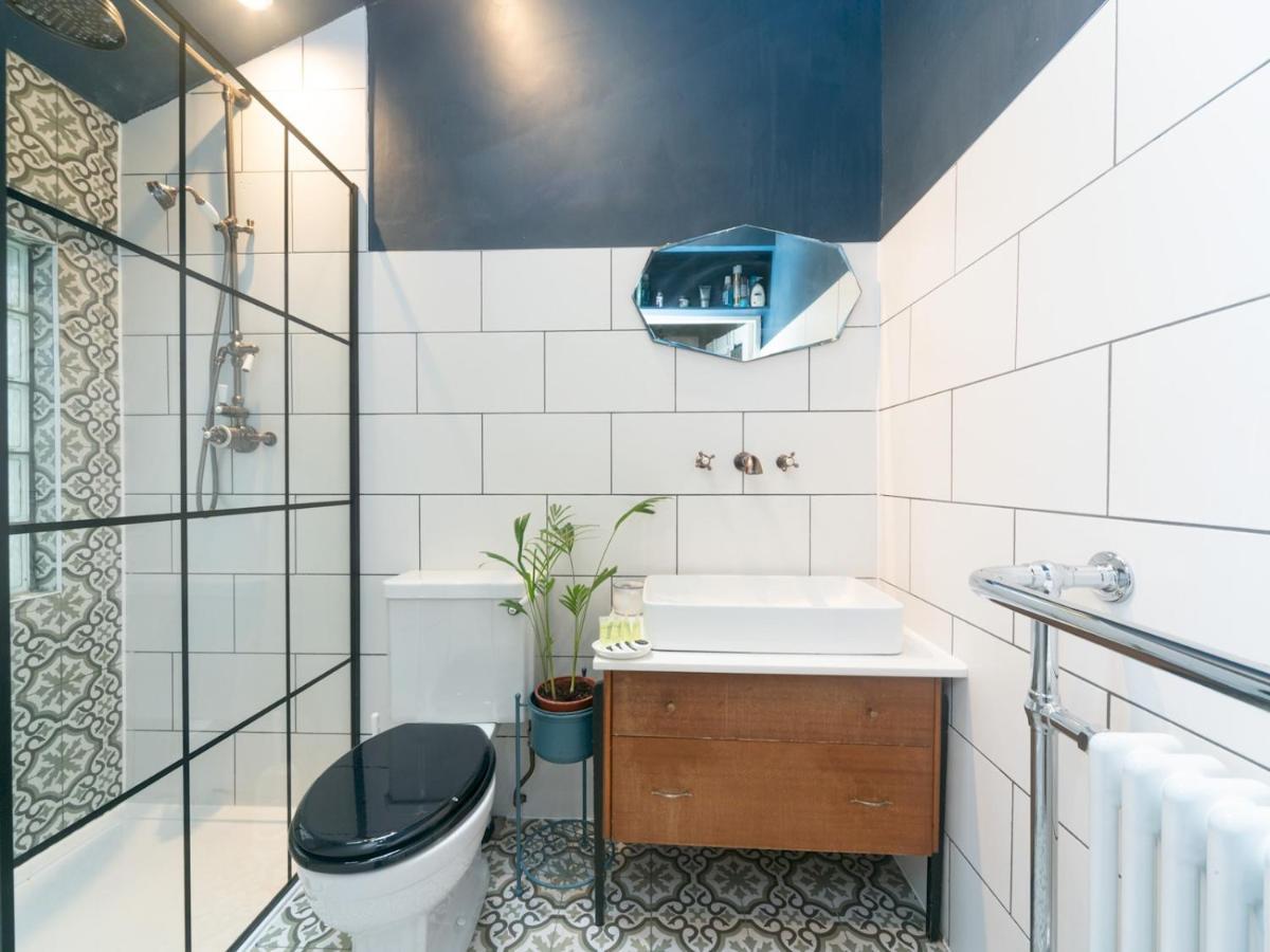 Pass The Keys Rustic And Quirky Flat In Charming Charlton Village 런던 외부 사진