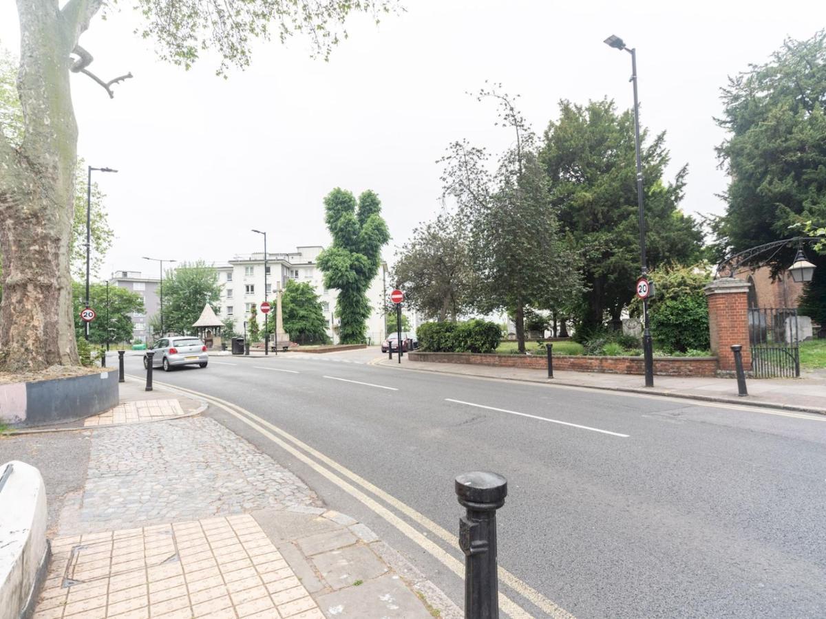 Pass The Keys Rustic And Quirky Flat In Charming Charlton Village 런던 외부 사진