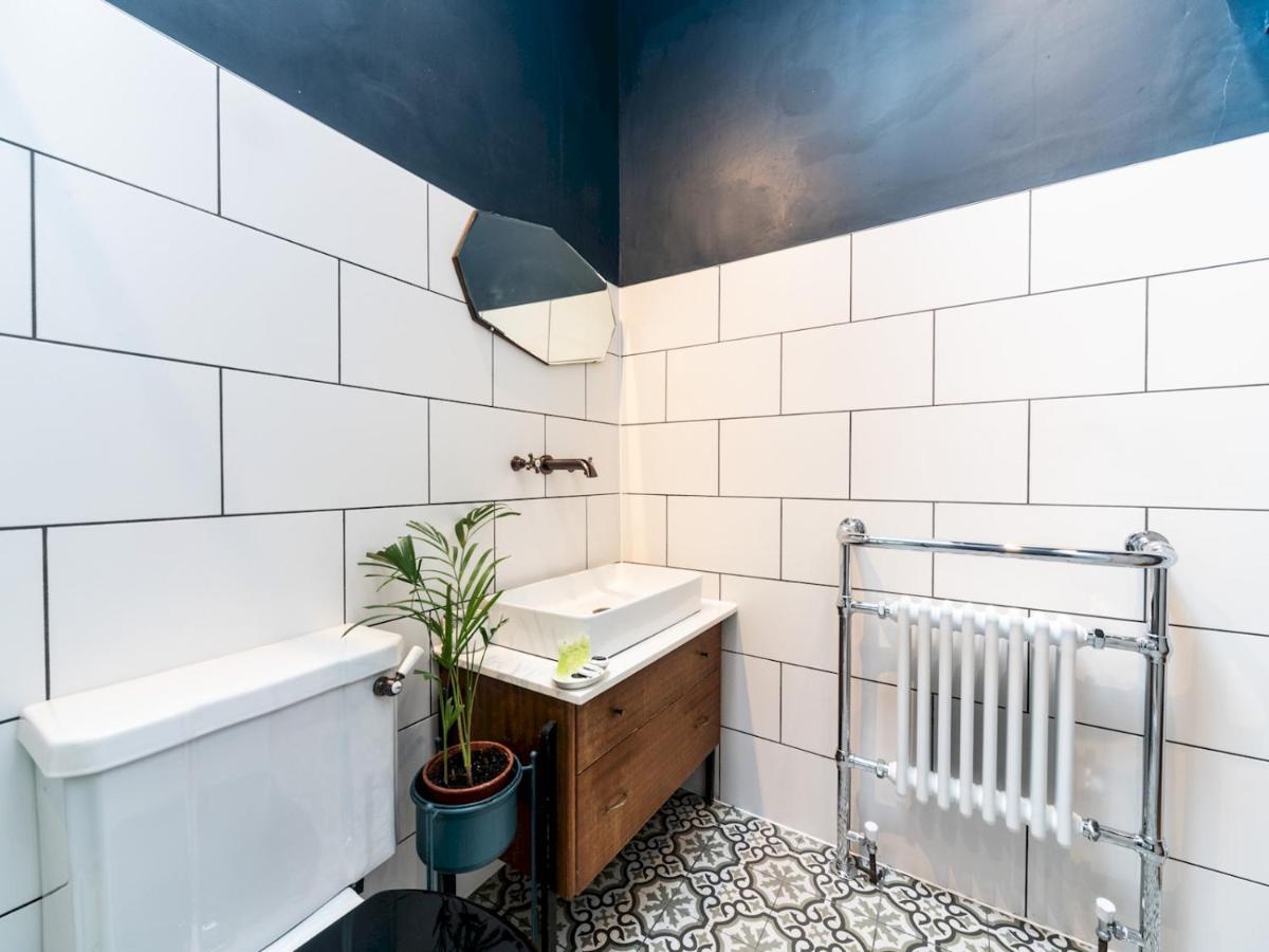 Pass The Keys Rustic And Quirky Flat In Charming Charlton Village 런던 외부 사진