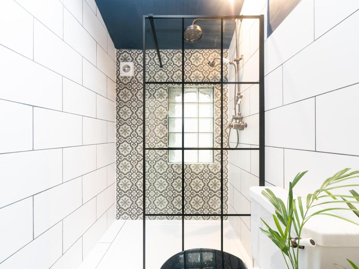 Pass The Keys Rustic And Quirky Flat In Charming Charlton Village 런던 외부 사진