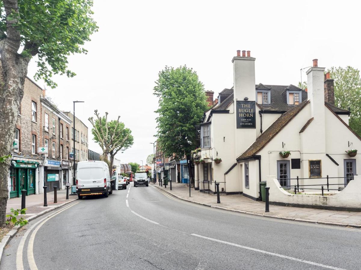 Pass The Keys Rustic And Quirky Flat In Charming Charlton Village 런던 외부 사진