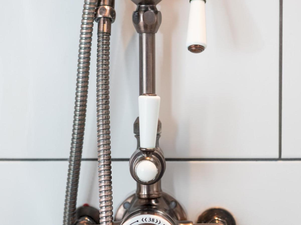 Pass The Keys Rustic And Quirky Flat In Charming Charlton Village 런던 외부 사진